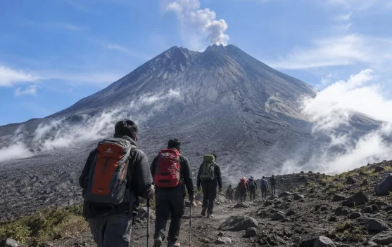 BB TNBTS Amankan 13 Pendaki Ilegal Gunung Semeru