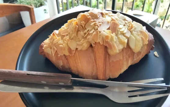 Almond Croissant Jadi Tren Pastry, Ini Perbedaannya dengan Croissant Klasik