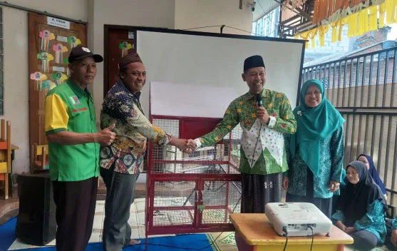 Dosen UB Dampingi Warga Gasek Kelola Sampah Plastik