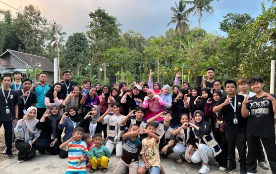 Mahasiswa UM Inisiasi Senam Sehat, Warga Berkomitmen Lanjutkan Program