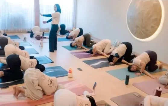 Yoga atau Pilates di 1st Anniversary HET Studio Malang, Serupa namun Tak Sama