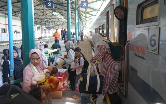 Libur Maulid Nabi, Hampir 78 Ribu Penumpang Padati KAI Daop 7