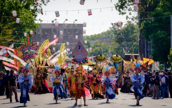 Pawai Budaya HUT ke-667 Kota Probolinggo Meriah, Warga Bertahan hingga Malam