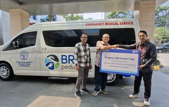 BRI Region 13 Malang Serahkan Ambulans untuk Layanan Kesehatan Warga Lumbang