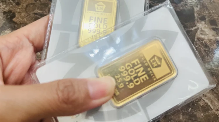 Awal Pekan, Harga Emas Antam Melemah Rp14.000