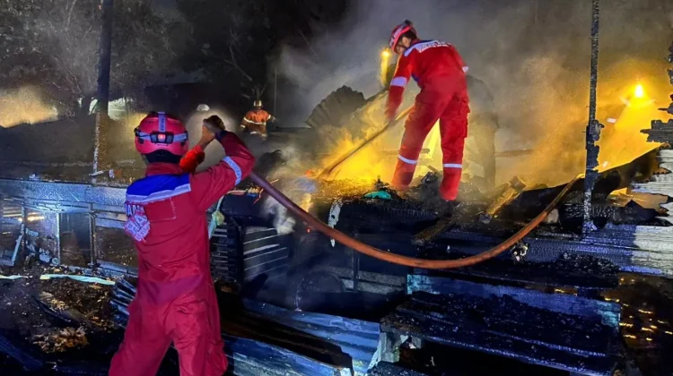 Rumah Warga Malinau Seberang Ludes Dilahap Api, Diduga Bakar Sampah