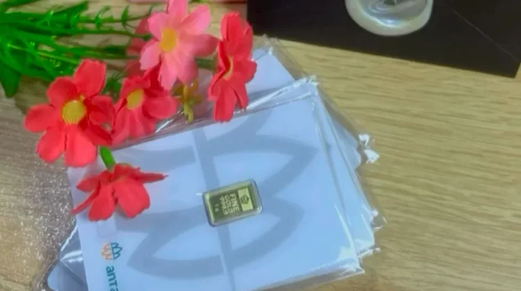 Harga Emas Antam Terkoreksi Rp50.000 Per Gram