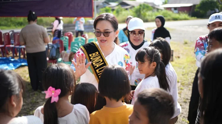 Anak-anak Penuh Keceriaan, Ny. Maylenty Hadirkan Literasi yang Beda dari Biasanya