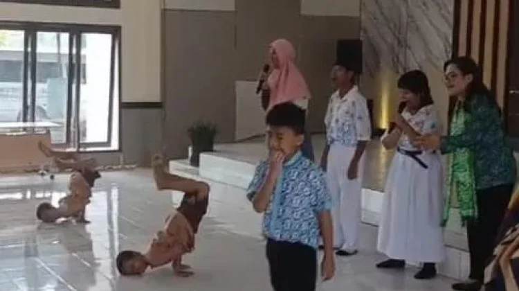 Nyanyian Siswa SLB Buat Kunjungan PKK Malinau Jadi Haru