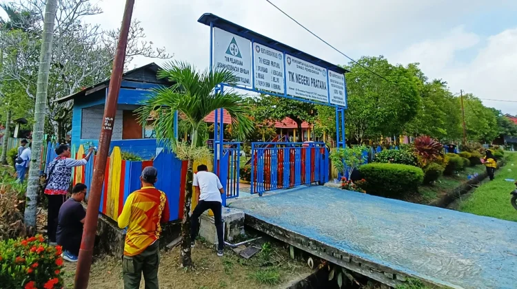 Ciptakan Lingkungan Sekolah yang Nyaman lewat Kerja Bakti