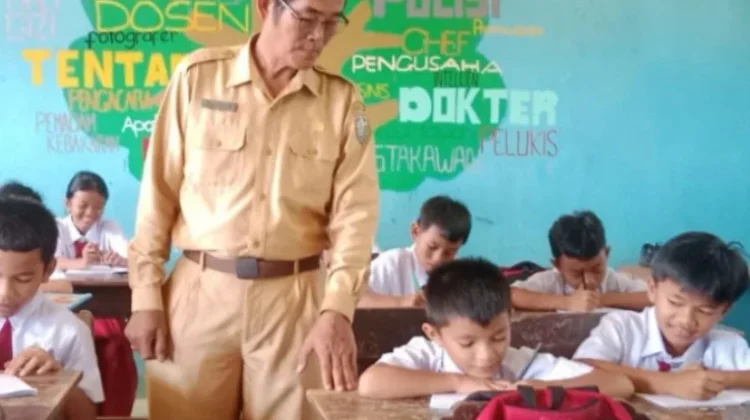 Menanamkan Nilai Iman di Tengah Keterbatasan