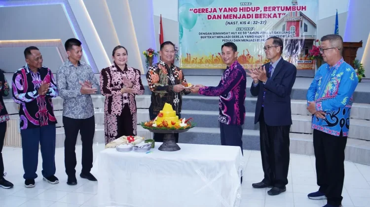 Hadiri HUT ke-59 GKII, Sekda Aspirasi Semangat Kebersamaan Jemaat