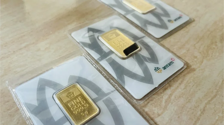 Kembali Merosot, Harga Emas Antam  Kini Sentuh Rp2,7 Juta