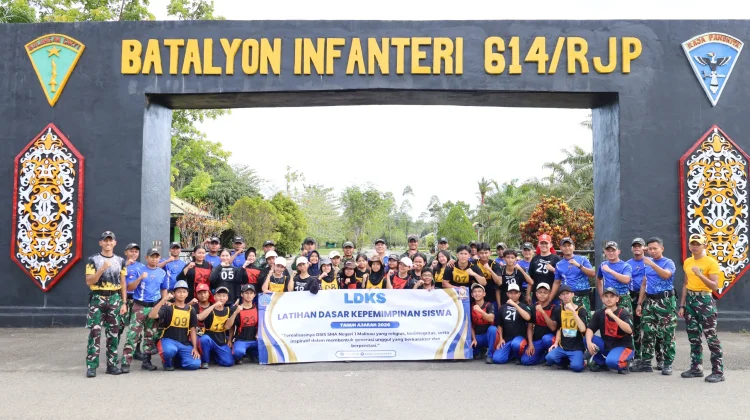 OSIS SMA Negeri 1 Malinau Ikuti LDKS dan Wawasan Kebangsaan di Yonif Khusus 614