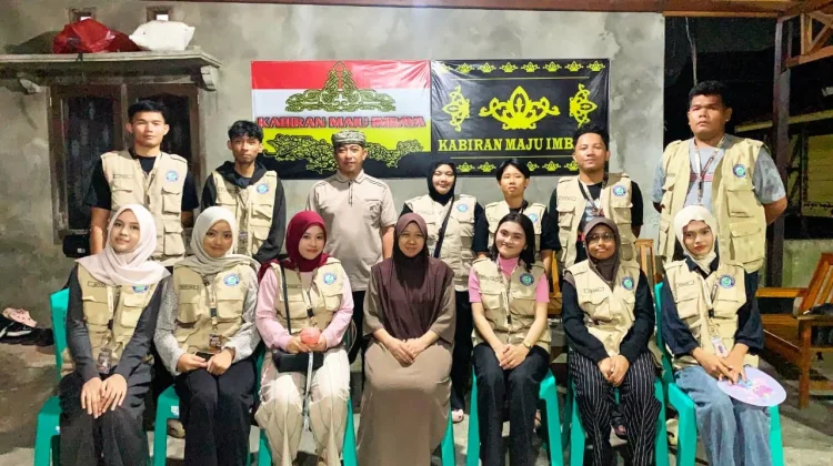 Ketua RT Empat Sambut Hangat Mahasiswa KKN UBT