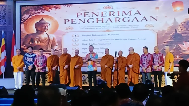 Hadiri Perayakan Waisak, Bupati Ajak Masyarakat Merawat Toleransi dan Kerukunan