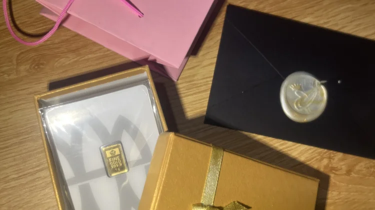Harga Emas Antam Anjlok Rp27.000, Buyback Turun Rp47.000 per Gram