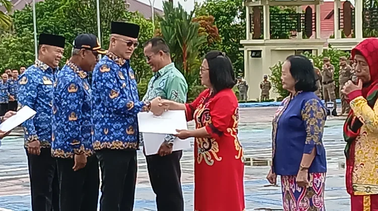 Memasuki Purna Tugas, Bupati Malinau Serahkan SK Pensiun kepada 29 ASN