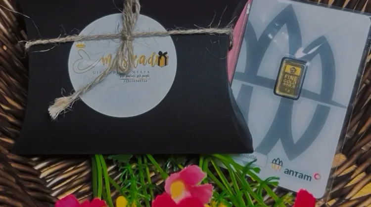 Akhiri Tren Positif, Harga Emas Antam Anjlok Rp35 Ribu per Gram