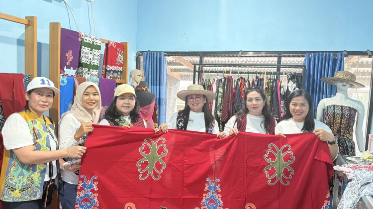 Tinjau Sentra Kerajinan Desa Wisata Pulau Sapi, Dorong UMKM Lokal