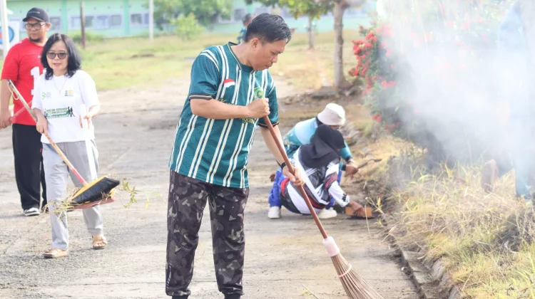 Tingkatkan Kebersihan Rumah Ibadah, ASN Kemenag Malinau Gelar Aksi Gotong Royong