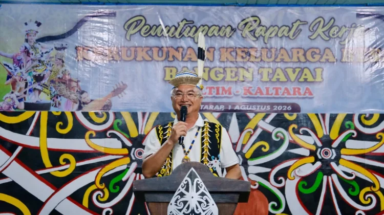 Tutup Raker Bangen Tavai, Bupati Wempi Dorong Maksimalkan Potensi Anak Muda