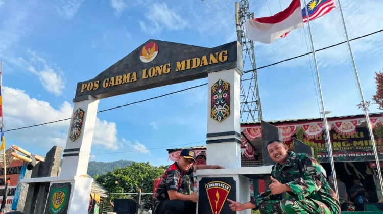 Satgas Pamtas Yonarmed 4/Parahyangan Bangun Gapura Pos Gabma Long Midang