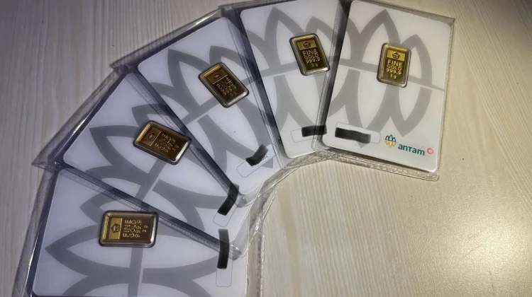 Harga Emas Antam Masih Fluktuatif, Hari Ini Menguat Rp20 Ribu per Gram