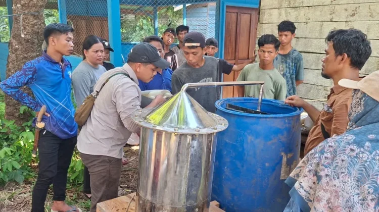 ITB Dorong Masyarakat Punan Mirau Olah Potensi Lokal Bernilai Ekonomi