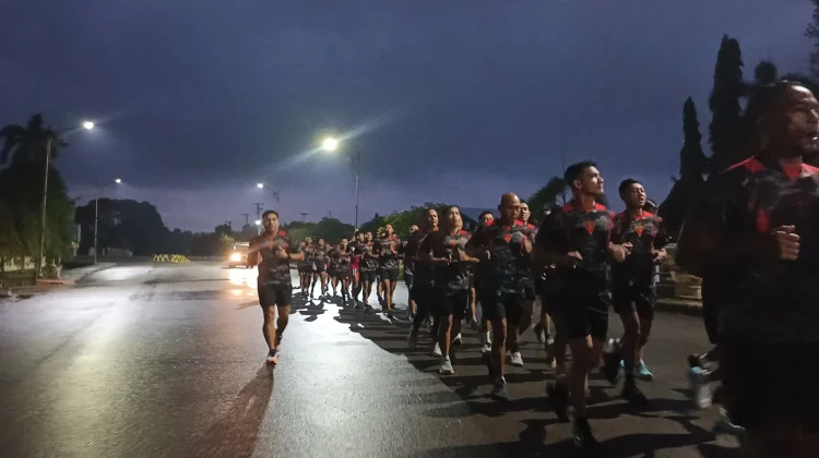 Satgas Pamtas Yonarmed 4/Parahyangan Gelar Lari Pagi Bersama di Bumi Intimung