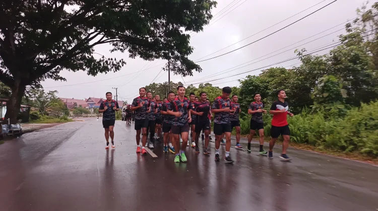 Satgas Pamtas Yonarmed 4/Parahyangan Gelar Lari Pagi Bersama di Bumi Intimung