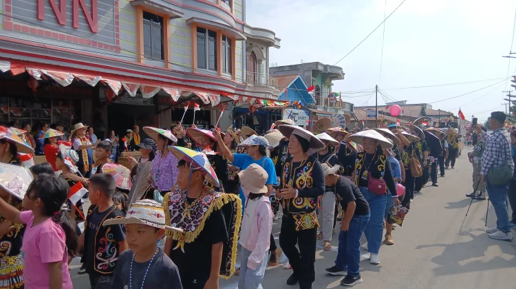 Bupati Ajak Masyarakat Rawat Keberagaman dan Kebersihan melalui Karnaval Budaya