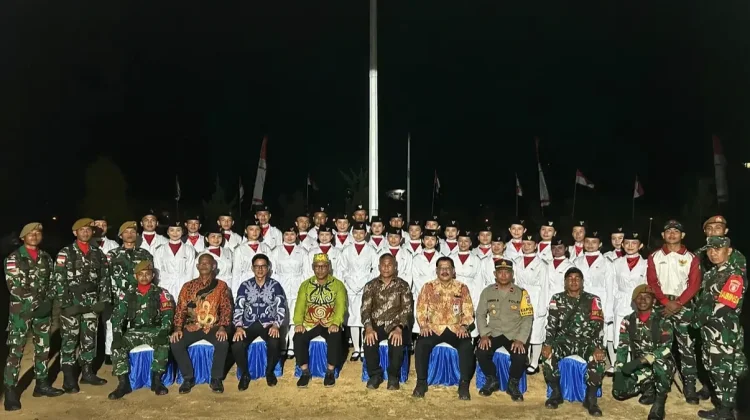 Wabup Malinau Hadiri Pengukuhan Paskibra Kecamatan Kayan Hulu