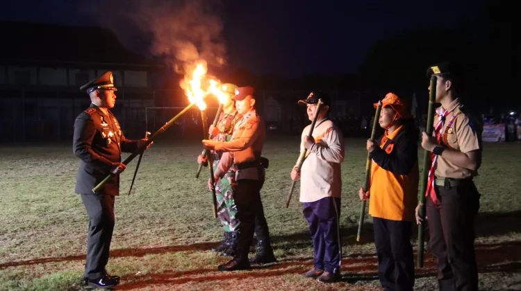 Semarak HUT RI ke-81, Kapolres Malinau Ikuti Pawai Obor