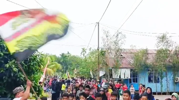Jalan Santai Buka Kegiatan HUT RI ke-81 RT 3 dan RT 4 Desa Malinau Hulu