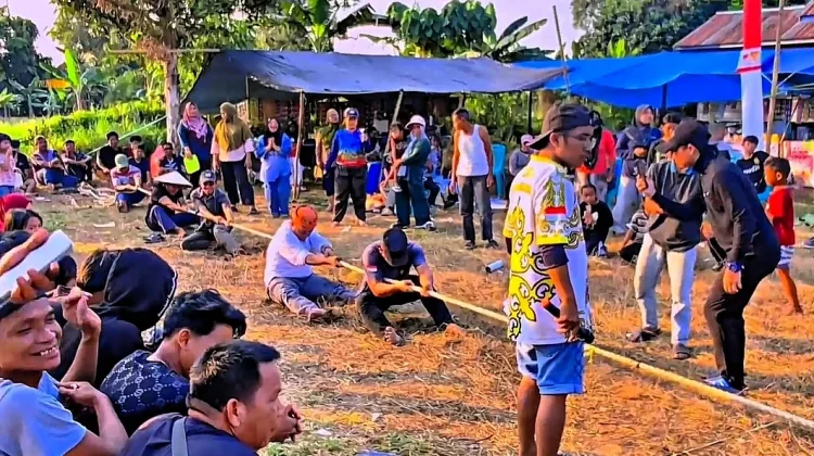 Tarik Tambang Tutup Keramaian HUT RI RT-3 dan RT-4 Desa Malinau Hulu