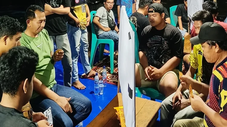 Ketua RT-4 Malinau Hulu Buka Turnamen Domino