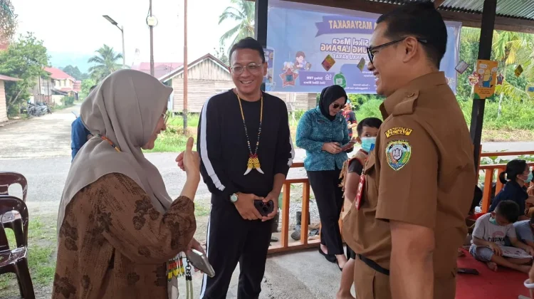 Perpusnas dan Kemendagri Kunjungi TBM Uwi Sikel Maca’ Tanjung Lapang