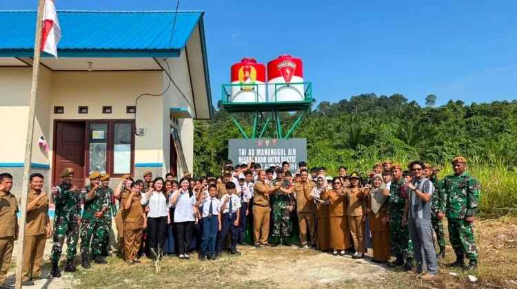 Satgas Pamtas RI-Malaysia Resmikan Sumur Bor dan Beri Motivasi Pelajar