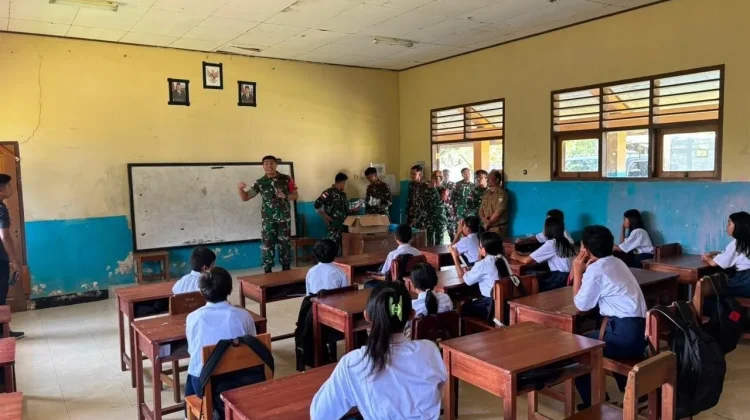 Peduli Pendidikan, Satgas Pamtas Mengajar di SMPN 4 Malinau Barat