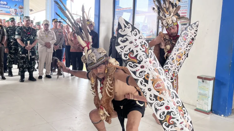 Leeno’ Alin Waan Taman Raah, Prosesi Penyambutan Khas Dayak Sa’ban