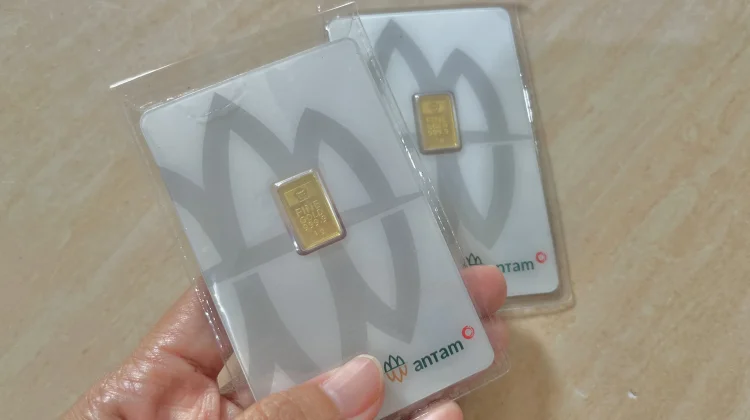 Harga Emas Antam Melemah Rp10 Ribu, Putus Tren Kenaikan