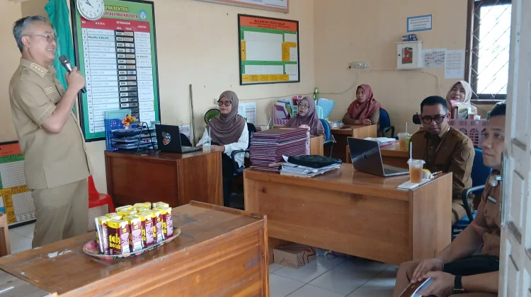 Monitoring Sekolah, Bupati DIsdik Malinau Bahas Bersama Para Guru di Sekolah