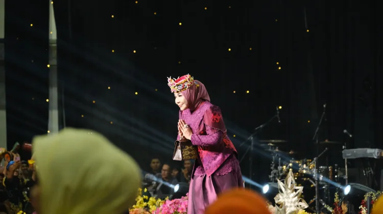 Ketua Dekranasda Kaltara Tampil di Fashion Show Kriyanusa 2026