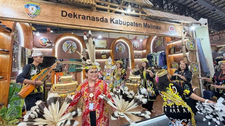 Tari Gerak Sama Meriahkan Stand Dekranasda Malinau di Kriyanusa 2026