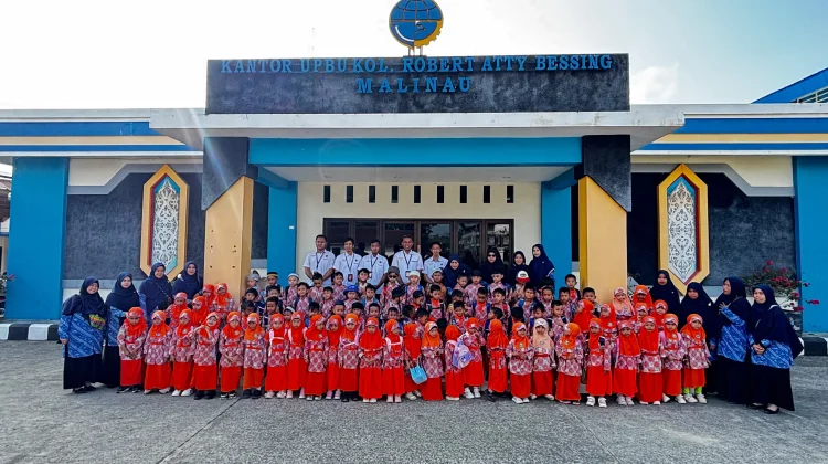 Outing Class di Bandara, Siswa TKIT Ulinnuhaa Belajar Mengenal Dunia Penerbangan