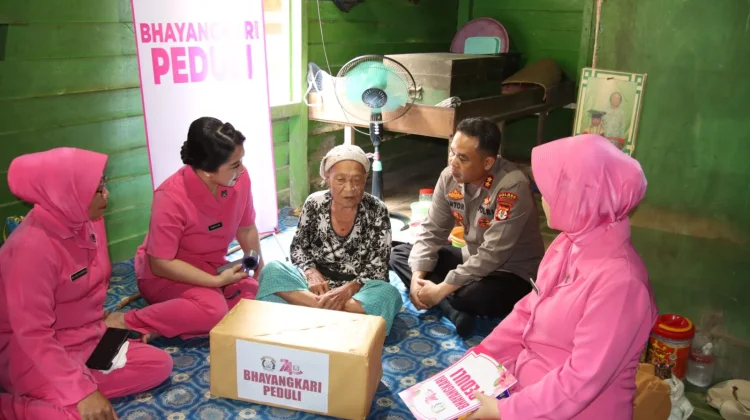 Bhayangkari Berbagi, Bantu Warga Kurang Mampu di Malinau