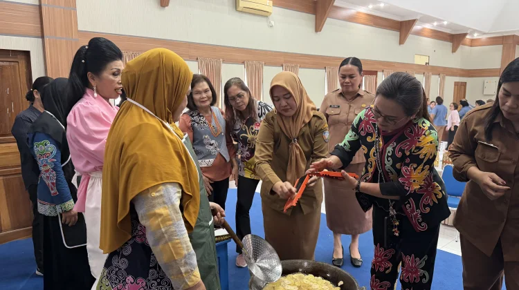 TP PKK dan Dekranasda Malinau Gelar Pelatihan pembuatan Keripik Pisang
