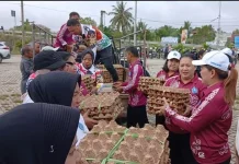 Andalkan Telur Lokal, Disperindag Salurkan 1.400 Paket Sembako