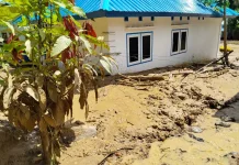 Longsor Hantam Rumah dan Tutup Jalan di Lung Barang